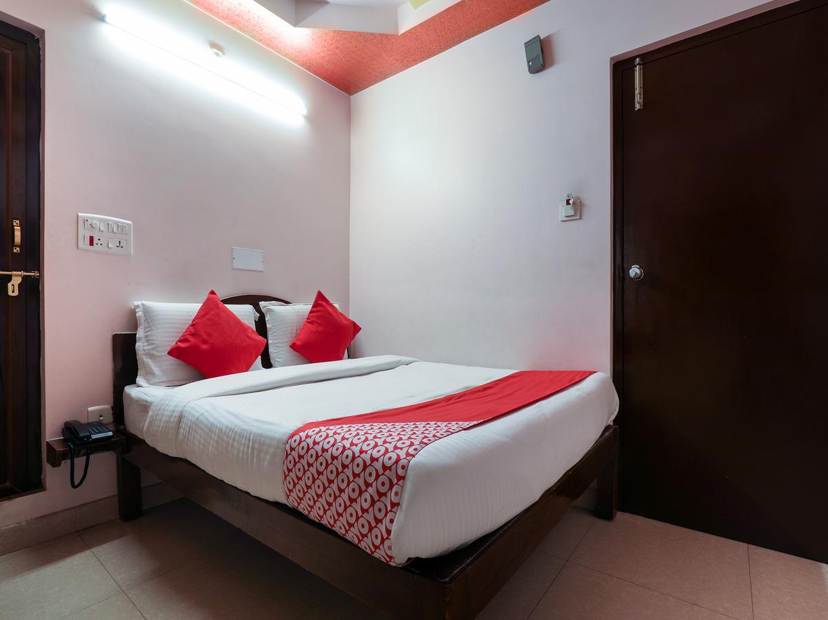 Oyo 10711 Hotel Nsnr Residency Visakhapatnam Bagian luar foto