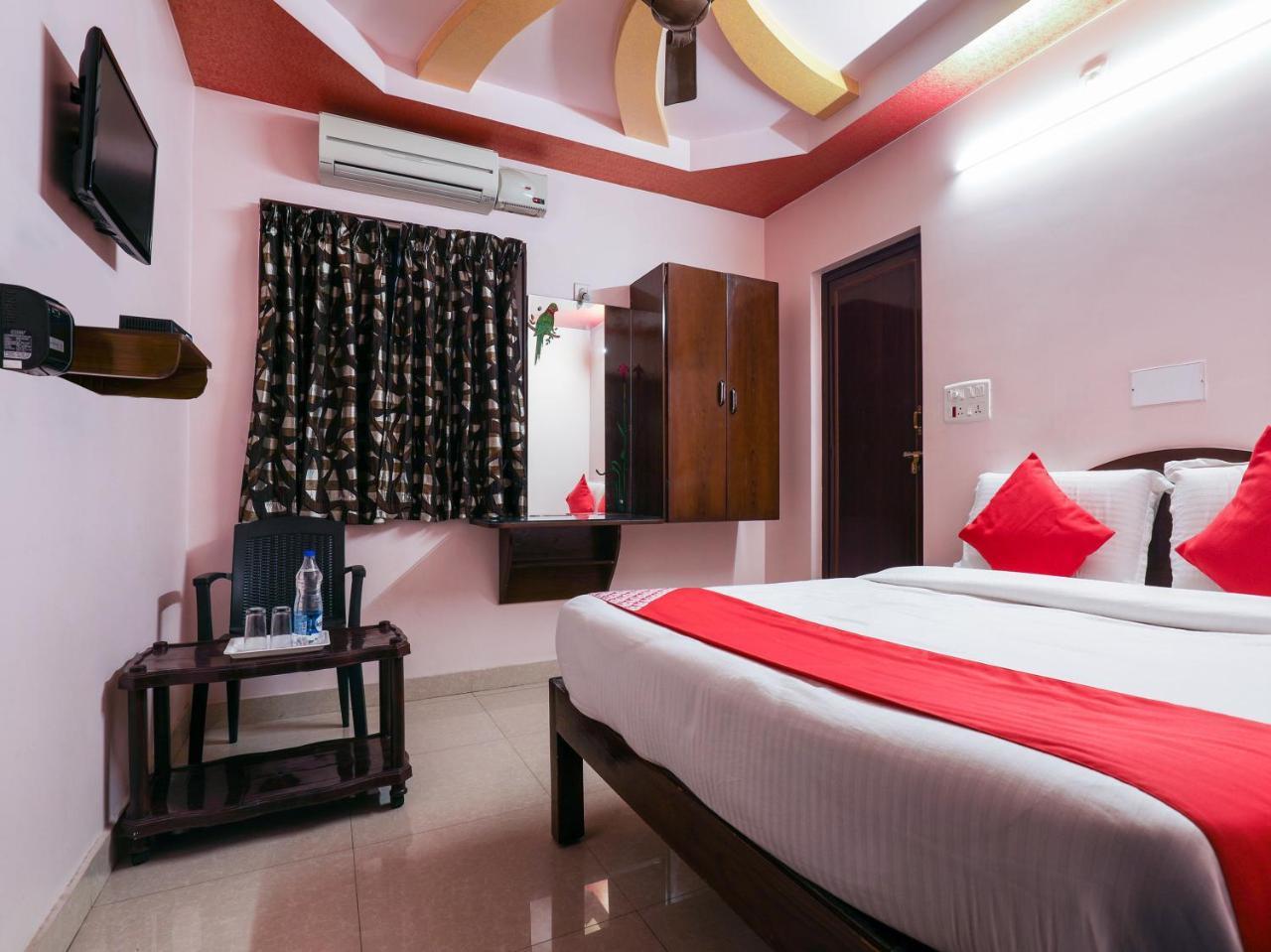 Oyo 10711 Hotel Nsnr Residency Visakhapatnam Bagian luar foto