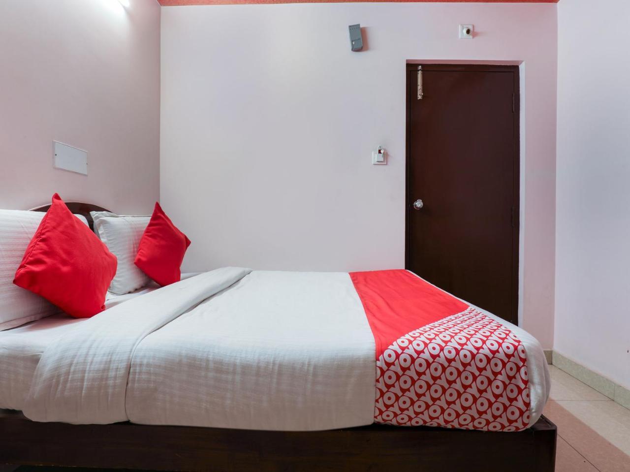 Oyo 10711 Hotel Nsnr Residency Visakhapatnam Bagian luar foto