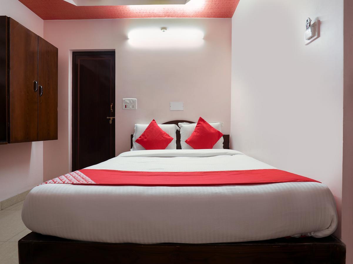 Oyo 10711 Hotel Nsnr Residency Visakhapatnam Bagian luar foto