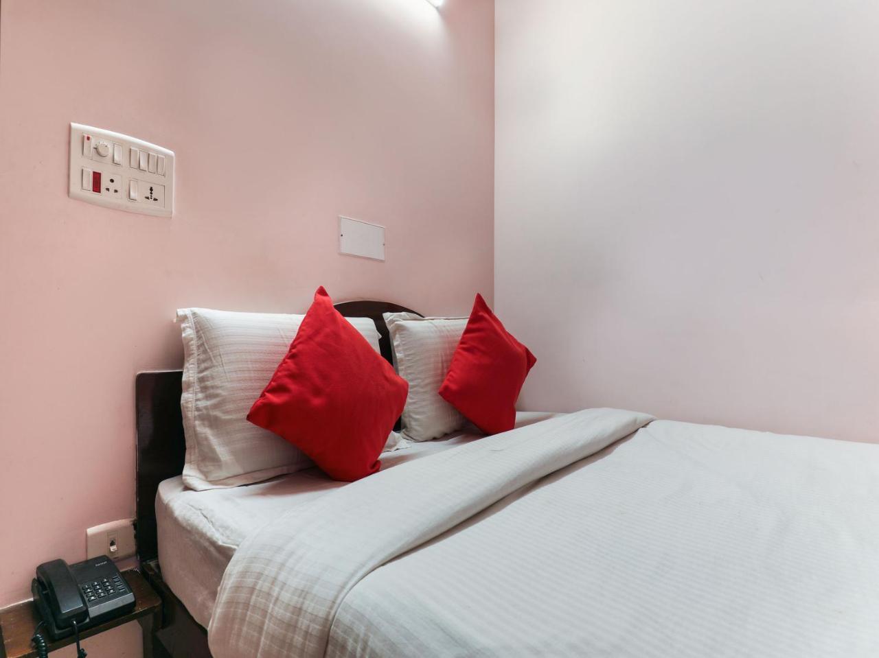 Oyo 10711 Hotel Nsnr Residency Visakhapatnam Bagian luar foto